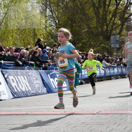 12.04.2026 - 45. Internationalen Wilhelmsburger Insellauf J. Mangold http://msf.ph/oto/9521797 12.04.2026 14:20:34 Ziel 632, 1608, 165, 171, 20, 313 meine-sportfotos.de