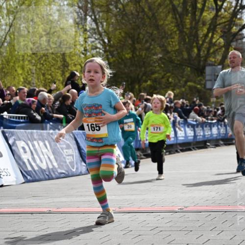 12.04.2026 - 45. Internationalen Wilhelmsburger Insellauf J. Mangold http://msf.ph/oto/9521799 12.04.2026 14:20:34 Ziel 632, 1608, 165, 171, 20, 313 meine-sportfotos.de