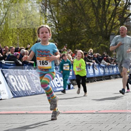 12.04.2026 - 45. Internationalen Wilhelmsburger Insellauf J. Mangold http://msf.ph/oto/9521800 12.04.2026 14:20:34 Ziel 632, 1608, 165, 171, 20, 313 meine-sportfotos.de