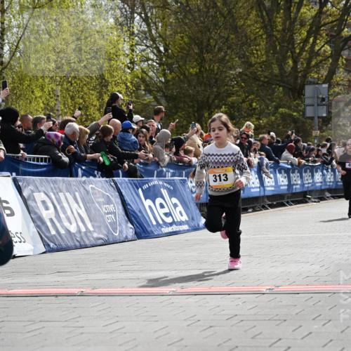 12.04.2026 - 45. Internationalen Wilhelmsburger Insellauf J. Mangold http://msf.ph/oto/9521801 12.04.2026 14:20:36 Ziel 165, 171, 20, 313, 576, 935 meine-sportfotos.de