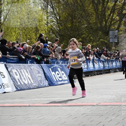 12.04.2026 - 45. Internationalen Wilhelmsburger Insellauf J. Mangold http://msf.ph/oto/9521802 12.04.2026 14:20:36 Ziel 165, 171, 20, 313, 576, 935 meine-sportfotos.de