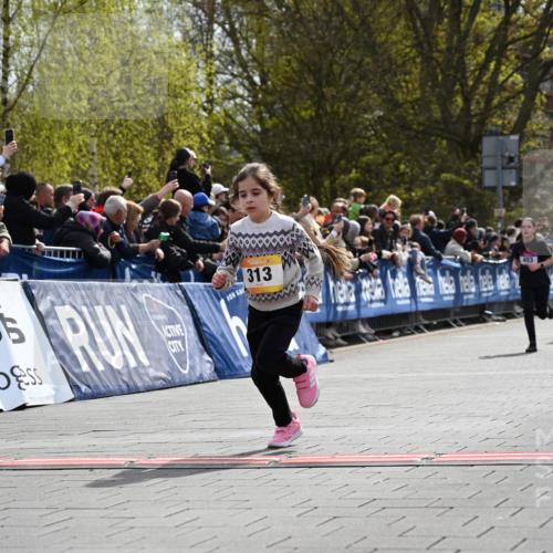 12.04.2026 - 45. Internationalen Wilhelmsburger Insellauf J. Mangold http://msf.ph/oto/9521805 12.04.2026 14:20:36 Ziel 165, 171, 20, 313, 576, 935 meine-sportfotos.de