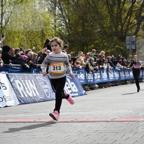 12.04.2026 - 45. Internationalen Wilhelmsburger Insellauf J. Mangold http://msf.ph/oto/9521807 12.04.2026 14:20:36 Ziel 165, 171, 20, 313, 576, 935 meine-sportfotos.de