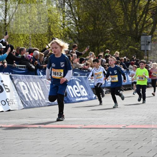 12.04.2026 - 45. Internationalen Wilhelmsburger Insellauf J. Mangold http://msf.ph/oto/9521824 12.04.2026 14:20:41 Ziel 576, 935, 301, 61, 237, 578, 751, 940, 958, 832, 1610, 3 meine-sportfotos.de