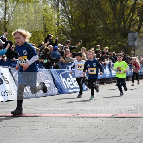 12.04.2026 - 45. Internationalen Wilhelmsburger Insellauf J. Mangold http://msf.ph/oto/9521827 12.04.2026 14:20:41 Ziel 576, 935, 301, 61, 237, 578, 751, 940, 958, 832, 1610, 3 meine-sportfotos.de