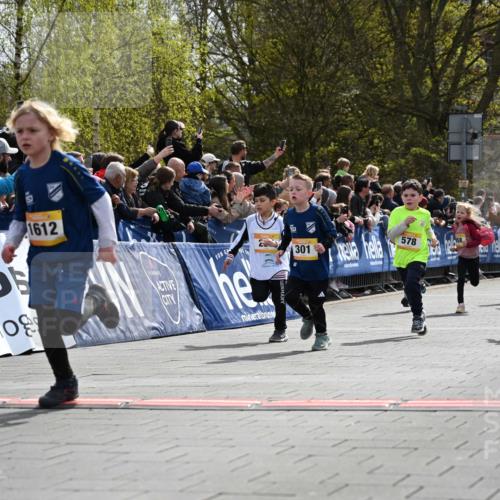 12.04.2026 - 45. Internationalen Wilhelmsburger Insellauf J. Mangold http://msf.ph/oto/9521828 12.04.2026 14:20:41 Ziel 576, 935, 301, 61, 237, 578, 751, 940, 958, 832, 1610, 3 meine-sportfotos.de
