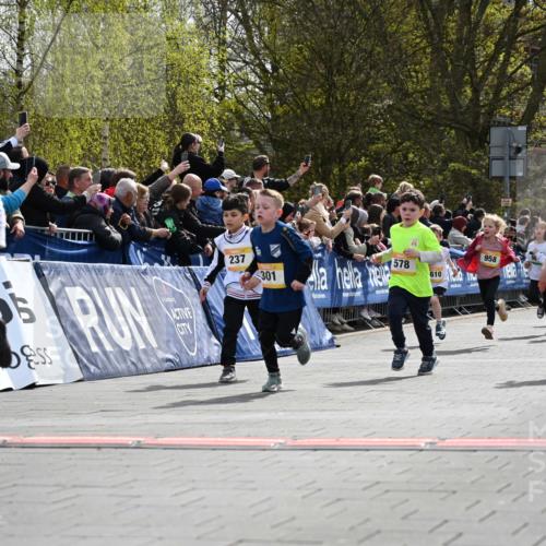 12.04.2026 - 45. Internationalen Wilhelmsburger Insellauf J. Mangold http://msf.ph/oto/9521831 12.04.2026 14:20:41 Ziel 576, 935, 301, 61, 237, 578, 751, 940, 958, 832, 1610, 3 meine-sportfotos.de