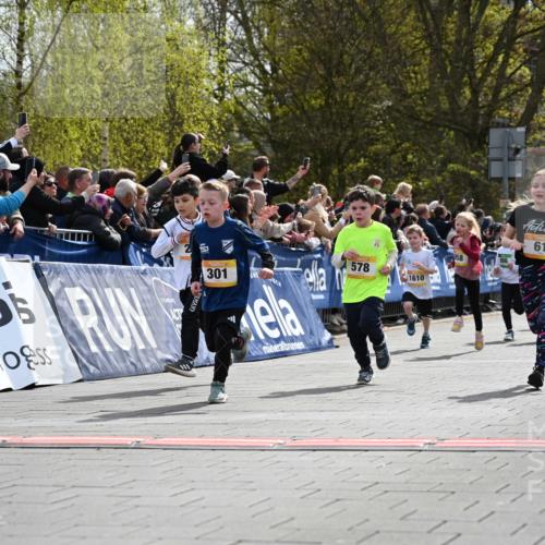 12.04.2026 - 45. Internationalen Wilhelmsburger Insellauf J. Mangold http://msf.ph/oto/9521834 12.04.2026 14:20:42 Ziel 576, 935, 301, 61, 237, 578, 751, 940, 958, 832, 1610, 3, 285, 1073, 767, 404 meine-sportfotos.de