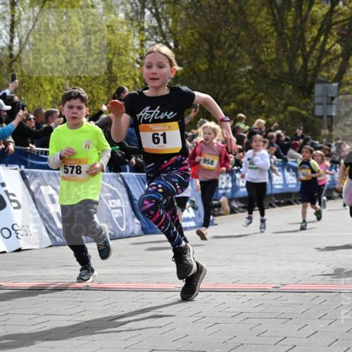 12.04.2026 - 45. Internationalen Wilhelmsburger Insellauf J. Mangold http://msf.ph/oto/9521847 12.04.2026 14:20:43 Ziel 576, 935, 301, 61, 237, 578, 751, 940, 958, 832, 1610, 3, 285, 1073, 767, 404, 318, 539 meine-sportfotos.de