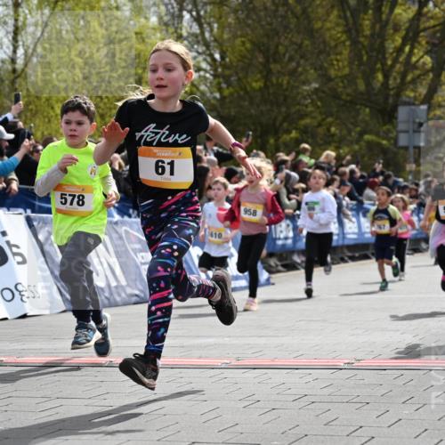 12.04.2026 - 45. Internationalen Wilhelmsburger Insellauf J. Mangold http://msf.ph/oto/9521848 12.04.2026 14:20:43 Ziel 576, 935, 301, 61, 237, 578, 751, 940, 958, 832, 1610, 3, 285, 1073, 767, 404, 318, 539 meine-sportfotos.de