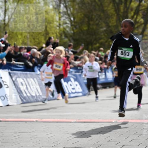 12.04.2026 - 45. Internationalen Wilhelmsburger Insellauf J. Mangold http://msf.ph/oto/9521854 12.04.2026 14:20:43 Ziel 576, 935, 301, 61, 237, 578, 751, 940, 958, 832, 1610, 3, 285, 1073, 767, 404, 318, 539 meine-sportfotos.de