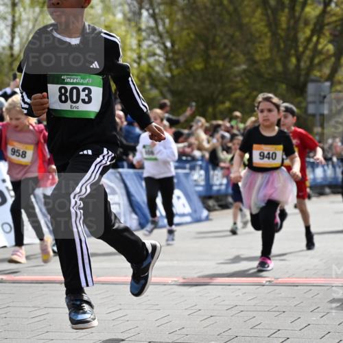 12.04.2026 - 45. Internationalen Wilhelmsburger Insellauf J. Mangold http://msf.ph/oto/9521856 12.04.2026 14:20:44 Ziel 935, 301, 61, 237, 578, 751, 940, 958, 832, 1610, 3, 285, 1073, 767, 404, 318, 539, 431, 135, 545 meine-sportfotos.de