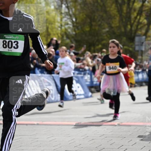 12.04.2026 - 45. Internationalen Wilhelmsburger Insellauf J. Mangold http://msf.ph/oto/9521857 12.04.2026 14:20:44 Ziel 935, 301, 61, 237, 578, 751, 940, 958, 832, 1610, 3, 285, 1073, 767, 404, 318, 539, 431, 135, 545 meine-sportfotos.de
