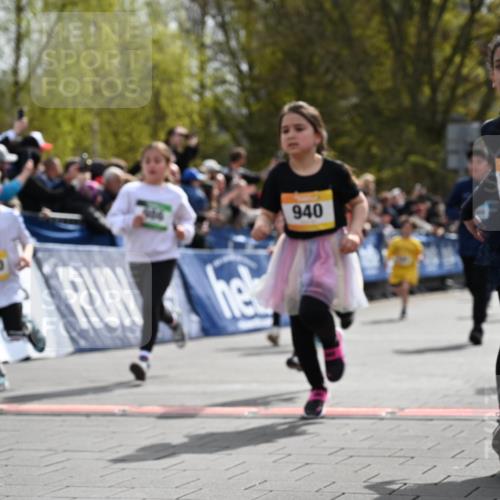 12.04.2026 - 45. Internationalen Wilhelmsburger Insellauf J. Mangold http://msf.ph/oto/9521861 12.04.2026 14:20:44 Ziel 935, 301, 61, 237, 578, 751, 940, 958, 832, 1610, 3, 285, 1073, 767, 404, 318, 539, 431, 135, 545 meine-sportfotos.de