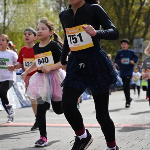 12.04.2026 - 45. Internationalen Wilhelmsburger Insellauf J. Mangold http://msf.ph/oto/9521865 12.04.2026 14:20:45 Ziel 301, 61, 237, 578, 751, 940, 958, 832, 1610, 3, 285, 1073, 767, 404, 318, 539, 431, 135, 545, 537, 30, 133, 977, 84 meine-sportfotos.de