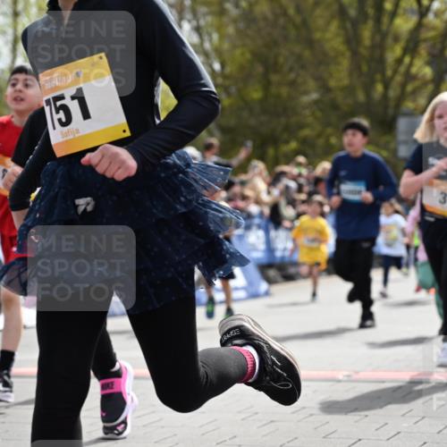 12.04.2026 - 45. Internationalen Wilhelmsburger Insellauf J. Mangold http://msf.ph/oto/9521867 12.04.2026 14:20:45 Ziel 301, 61, 237, 578, 751, 940, 958, 832, 1610, 3, 285, 1073, 767, 404, 318, 539, 431, 135, 545, 537, 30, 133, 977, 84 meine-sportfotos.de