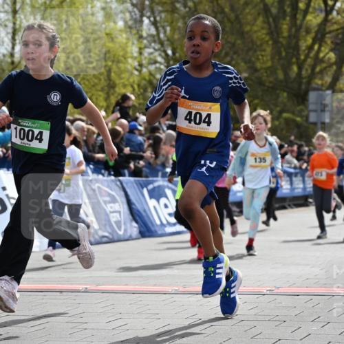 12.04.2026 - 45. Internationalen Wilhelmsburger Insellauf J. Mangold http://msf.ph/oto/9521878 12.04.2026 14:20:48 Ziel 751, 940, 958, 832, 1610, 3, 285, 1073, 767, 404, 318, 539, 431, 135, 545, 537, 30, 133, 977, 84, 1606, 473, 956, 467, 324, 299 meine-sportfotos.de