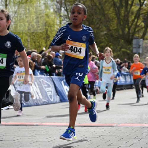 12.04.2026 - 45. Internationalen Wilhelmsburger Insellauf J. Mangold http://msf.ph/oto/9521879 12.04.2026 14:20:48 Ziel 751, 940, 958, 832, 1610, 3, 285, 1073, 767, 404, 318, 539, 431, 135, 545, 537, 30, 133, 977, 84, 1606, 473, 956, 467, 324, 299 meine-sportfotos.de