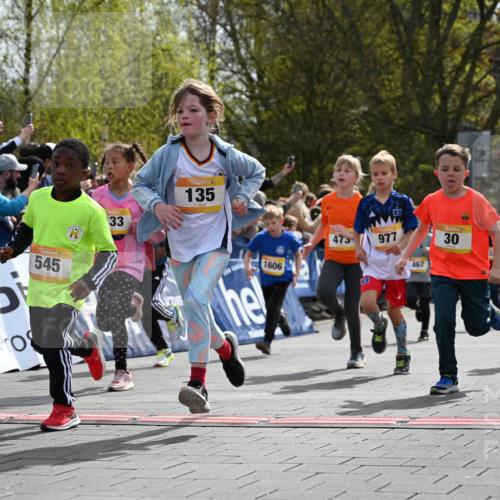 12.04.2026 - 45. Internationalen Wilhelmsburger Insellauf J. Mangold http://msf.ph/oto/9521889 12.04.2026 14:20:49 Ziel 3, 285, 1073, 767, 404, 318, 539, 431, 135, 545, 537, 30, 133, 977, 84, 1606, 473, 956, 467, 324, 299, 1605, 278 meine-sportfotos.de