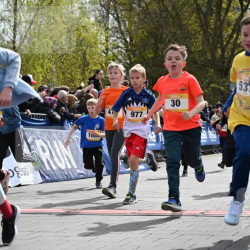 12.04.2026 - 45. Internationalen Wilhelmsburger Insellauf J. Mangold http://msf.ph/oto/9521896 12.04.2026 14:20:49 Ziel 3, 285, 1073, 767, 404, 318, 539, 431, 135, 545, 537, 30, 133, 977, 84, 1606, 473, 956, 467, 324, 299, 1605, 278 meine-sportfotos.de