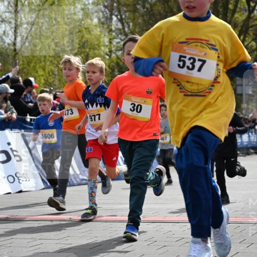 12.04.2026 - 45. Internationalen Wilhelmsburger Insellauf J. Mangold http://msf.ph/oto/9521900 12.04.2026 14:20:50 Ziel 285, 1073, 767, 404, 318, 539, 431, 135, 545, 537, 30, 133, 977, 84, 1606, 473, 956, 467, 324, 299, 1605, 278 meine-sportfotos.de