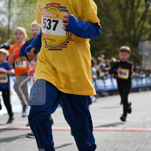 12.04.2026 - 45. Internationalen Wilhelmsburger Insellauf J. Mangold http://msf.ph/oto/9521903 12.04.2026 14:20:50 Ziel 285, 1073, 767, 404, 318, 539, 431, 135, 545, 537, 30, 133, 977, 84, 1606, 473, 956, 467, 324, 299, 1605, 278 meine-sportfotos.de