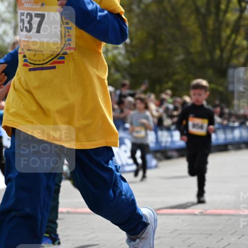 12.04.2026 - 45. Internationalen Wilhelmsburger Insellauf J. Mangold http://msf.ph/oto/9521904 12.04.2026 14:20:50 Ziel 285, 1073, 767, 404, 318, 539, 431, 135, 545, 537, 30, 133, 977, 84, 1606, 473, 956, 467, 324, 299, 1605, 278 meine-sportfotos.de