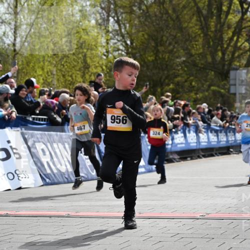 12.04.2026 - 45. Internationalen Wilhelmsburger Insellauf J. Mangold http://msf.ph/oto/9521906 12.04.2026 14:20:51 Ziel 318, 539, 431, 135, 545, 537, 30, 133, 977, 84, 1606, 473, 956, 467, 324, 299, 1605, 278 meine-sportfotos.de