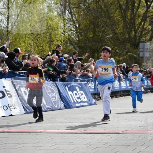 12.04.2026 - 45. Internationalen Wilhelmsburger Insellauf J. Mangold http://msf.ph/oto/9521909 12.04.2026 14:20:52 Ziel 431, 135, 545, 537, 30, 133, 977, 84, 1606, 473, 956, 467, 324, 299, 1605, 278, 760 meine-sportfotos.de