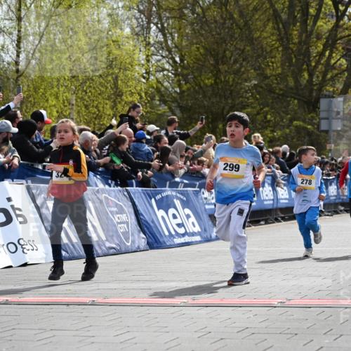 12.04.2026 - 45. Internationalen Wilhelmsburger Insellauf J. Mangold http://msf.ph/oto/9521910 12.04.2026 14:20:52 Ziel 431, 135, 545, 537, 30, 133, 977, 84, 1606, 473, 956, 467, 324, 299, 1605, 278, 760 meine-sportfotos.de