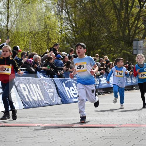 12.04.2026 - 45. Internationalen Wilhelmsburger Insellauf J. Mangold http://msf.ph/oto/9521914 12.04.2026 14:20:52 Ziel 431, 135, 545, 537, 30, 133, 977, 84, 1606, 473, 956, 467, 324, 299, 1605, 278, 760 meine-sportfotos.de
