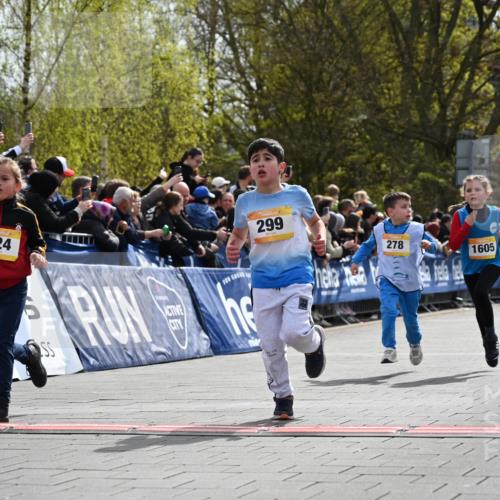 12.04.2026 - 45. Internationalen Wilhelmsburger Insellauf J. Mangold http://msf.ph/oto/9521915 12.04.2026 14:20:52 Ziel 431, 135, 545, 537, 30, 133, 977, 84, 1606, 473, 956, 467, 324, 299, 1605, 278, 760 meine-sportfotos.de