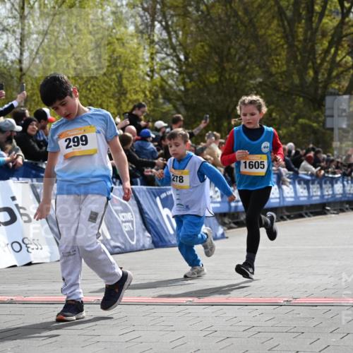 12.04.2026 - 45. Internationalen Wilhelmsburger Insellauf J. Mangold http://msf.ph/oto/9521924 12.04.2026 14:20:53 Ziel 537, 30, 133, 977, 84, 1606, 473, 956, 467, 324, 299, 1605, 278, 760 meine-sportfotos.de