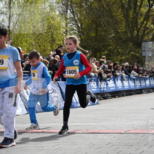 12.04.2026 - 45. Internationalen Wilhelmsburger Insellauf J. Mangold http://msf.ph/oto/9521929 12.04.2026 14:20:53 Ziel 537, 30, 133, 977, 84, 1606, 473, 956, 467, 324, 299, 1605, 278, 760 meine-sportfotos.de