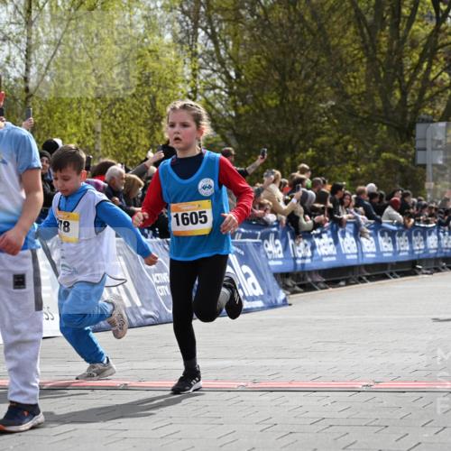 12.04.2026 - 45. Internationalen Wilhelmsburger Insellauf J. Mangold http://msf.ph/oto/9521930 12.04.2026 14:20:54 Ziel 1606, 473, 956, 467, 324, 299, 1605, 278, 760 meine-sportfotos.de