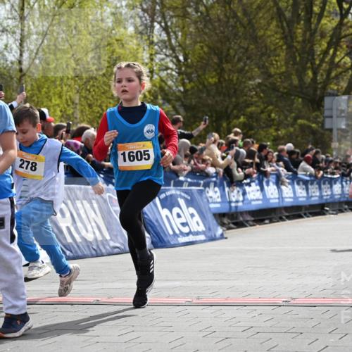12.04.2026 - 45. Internationalen Wilhelmsburger Insellauf J. Mangold http://msf.ph/oto/9521931 12.04.2026 14:20:54 Ziel 1606, 473, 956, 467, 324, 299, 1605, 278, 760 meine-sportfotos.de