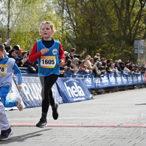 12.04.2026 - 45. Internationalen Wilhelmsburger Insellauf J. Mangold http://msf.ph/oto/9521932 12.04.2026 14:20:54 Ziel 1606, 473, 956, 467, 324, 299, 1605, 278, 760 meine-sportfotos.de