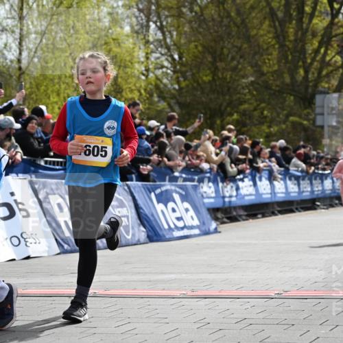 12.04.2026 - 45. Internationalen Wilhelmsburger Insellauf J. Mangold http://msf.ph/oto/9521933 12.04.2026 14:20:54 Ziel 1606, 473, 956, 467, 324, 299, 1605, 278, 760 meine-sportfotos.de