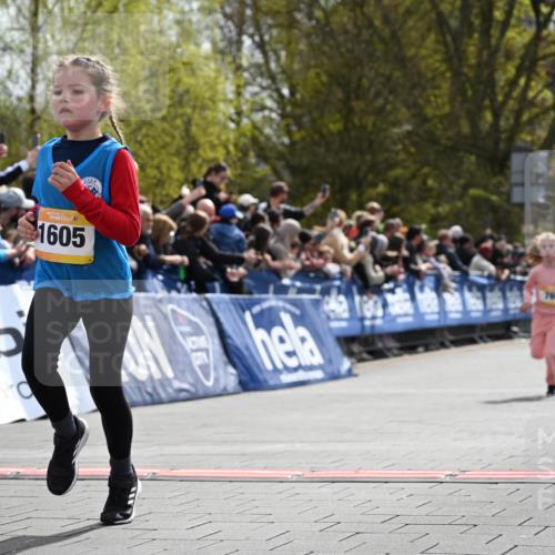 12.04.2026 - 45. Internationalen Wilhelmsburger Insellauf J. Mangold http://msf.ph/oto/9521935 12.04.2026 14:20:54 Ziel 1606, 473, 956, 467, 324, 299, 1605, 278, 760 meine-sportfotos.de