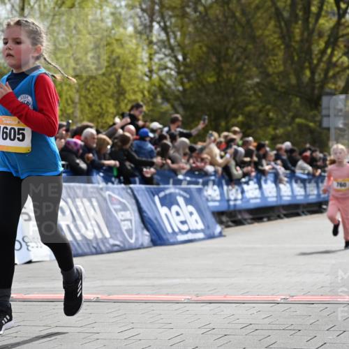 12.04.2026 - 45. Internationalen Wilhelmsburger Insellauf J. Mangold http://msf.ph/oto/9521936 12.04.2026 14:20:54 Ziel 1606, 473, 956, 467, 324, 299, 1605, 278, 760 meine-sportfotos.de