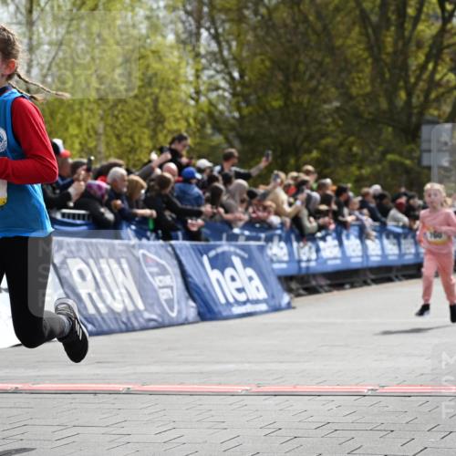 12.04.2026 - 45. Internationalen Wilhelmsburger Insellauf J. Mangold http://msf.ph/oto/9521937 12.04.2026 14:20:54 Ziel 1606, 473, 956, 467, 324, 299, 1605, 278, 760 meine-sportfotos.de