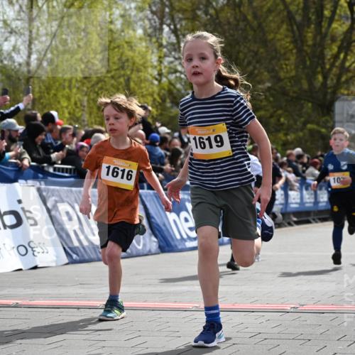 12.04.2026 - 45. Internationalen Wilhelmsburger Insellauf J. Mangold http://msf.ph/oto/9521967 12.04.2026 14:21:01 Ziel 257, 463, 437, 1616, 692, 696, 107, 818, 732, 756, 1603, 162 meine-sportfotos.de