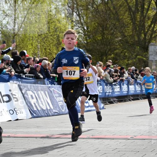 12.04.2026 - 45. Internationalen Wilhelmsburger Insellauf J. Mangold http://msf.ph/oto/9521981 12.04.2026 14:21:02 Ziel 257, 463, 437, 1616, 692, 696, 107, 818, 732, 756, 1603, 162 meine-sportfotos.de