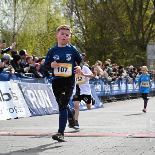 12.04.2026 - 45. Internationalen Wilhelmsburger Insellauf J. Mangold http://msf.ph/oto/9521982 12.04.2026 14:21:02 Ziel 257, 463, 437, 1616, 692, 696, 107, 818, 732, 756, 1603, 162 meine-sportfotos.de