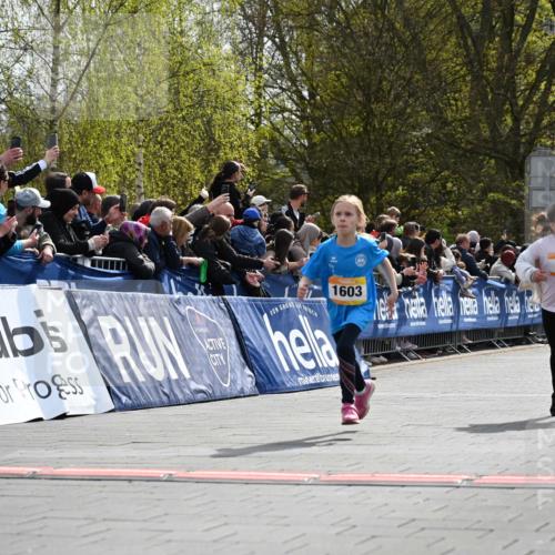 12.04.2026 - 45. Internationalen Wilhelmsburger Insellauf J. Mangold http://msf.ph/oto/9521986 12.04.2026 14:21:04 Ziel 437, 1616, 692, 696, 107, 818, 732, 756, 1603, 162, 280, 149 meine-sportfotos.de