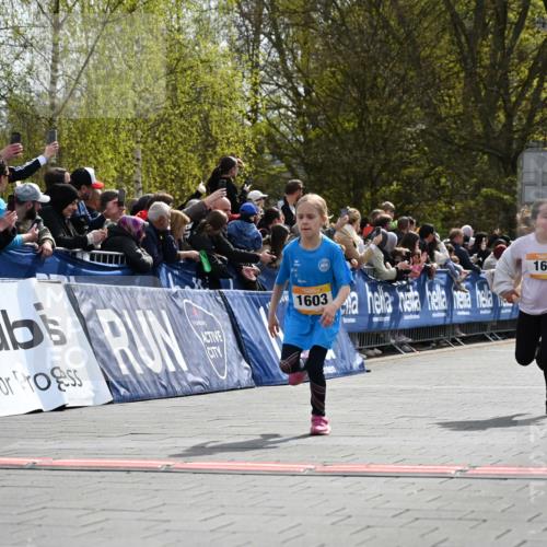 12.04.2026 - 45. Internationalen Wilhelmsburger Insellauf J. Mangold http://msf.ph/oto/9521988 12.04.2026 14:21:04 Ziel 437, 1616, 692, 696, 107, 818, 732, 756, 1603, 162, 280, 149 meine-sportfotos.de