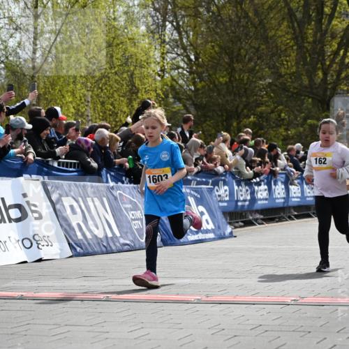 12.04.2026 - 45. Internationalen Wilhelmsburger Insellauf J. Mangold http://msf.ph/oto/9521991 12.04.2026 14:21:04 Ziel 437, 1616, 692, 696, 107, 818, 732, 756, 1603, 162, 280, 149 meine-sportfotos.de