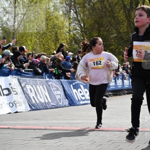 12.04.2026 - 45. Internationalen Wilhelmsburger Insellauf J. Mangold http://msf.ph/oto/9521995 12.04.2026 14:21:05 Ziel 696, 107, 818, 732, 756, 1603, 162, 280, 149 meine-sportfotos.de