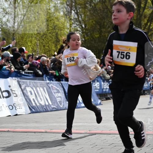 12.04.2026 - 45. Internationalen Wilhelmsburger Insellauf J. Mangold http://msf.ph/oto/9521998 12.04.2026 14:21:05 Ziel 696, 107, 818, 732, 756, 1603, 162, 280, 149 meine-sportfotos.de