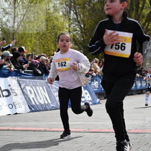 12.04.2026 - 45. Internationalen Wilhelmsburger Insellauf J. Mangold http://msf.ph/oto/9521999 12.04.2026 14:21:05 Ziel 696, 107, 818, 732, 756, 1603, 162, 280, 149 meine-sportfotos.de